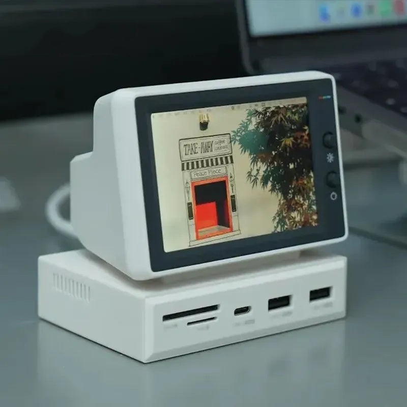 Mini computer secondary screen desktop expansion dock chassis, AIDA64 monitoring small screen displaying the host temperature
