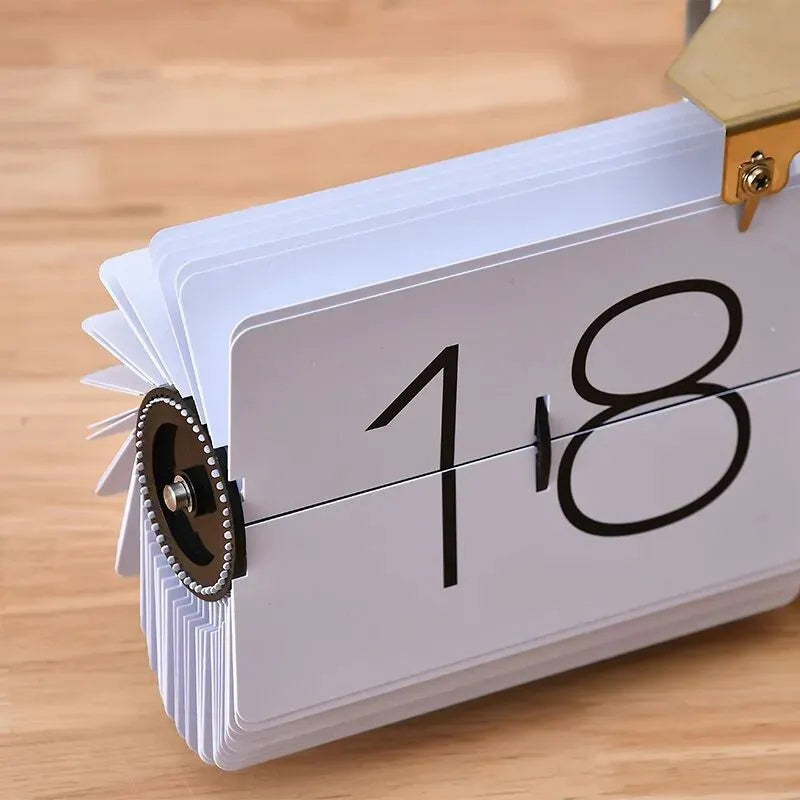 Mechanical page turning clock No pedestal design Creative automatic page turning clock Retro simple furniture
