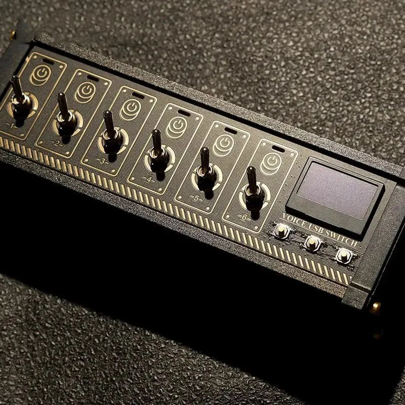 G-OUSSVE Cyberpunk Blocked USB Button Switch with Independent Control for Row Insertion, Retro Gold Plated Gift for Boyfriend Desktop Matching